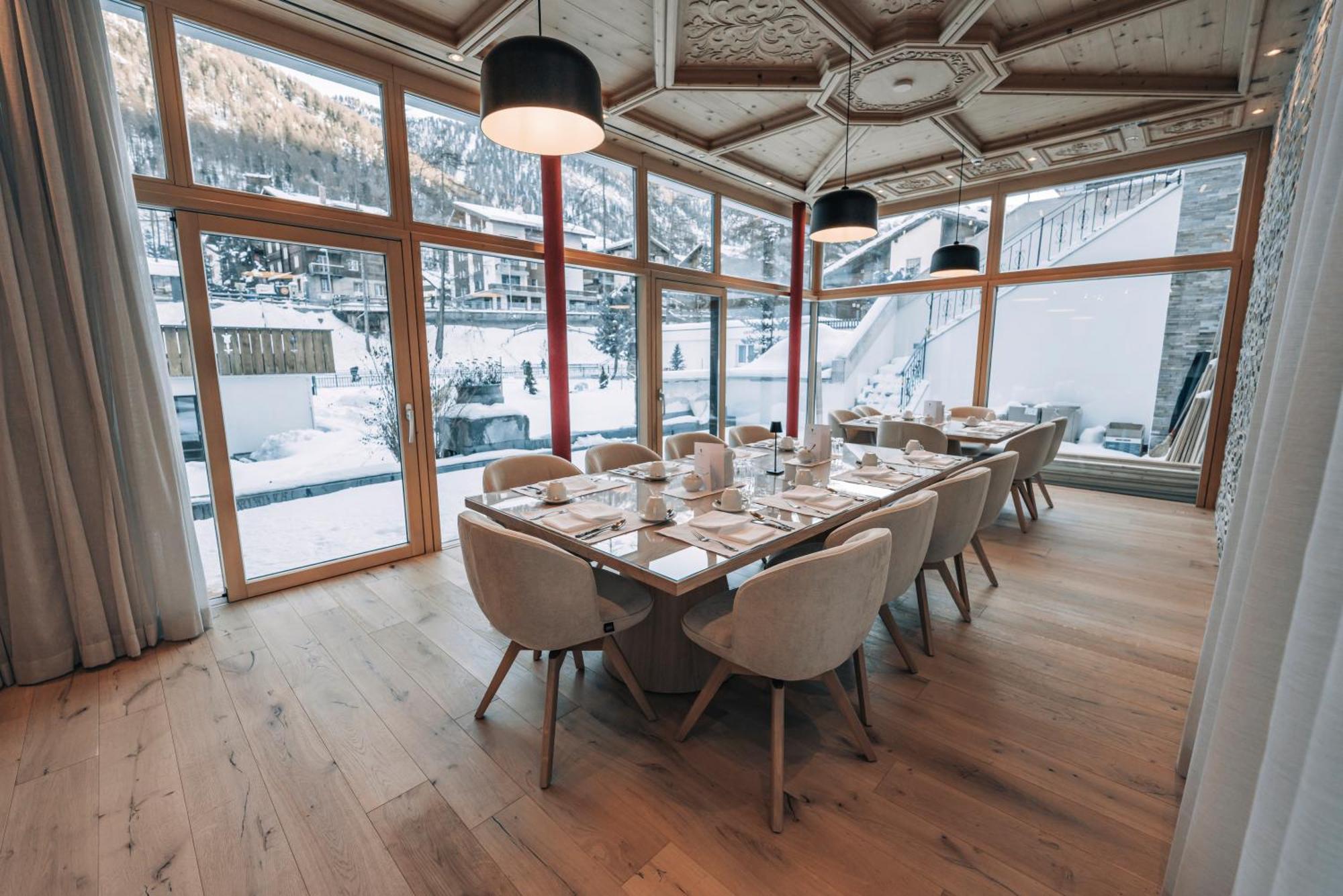 Hotel Swiss Alpine Allalin 4*